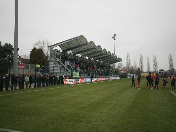 Stade de Bellevue - السعة والموقع والمباريات