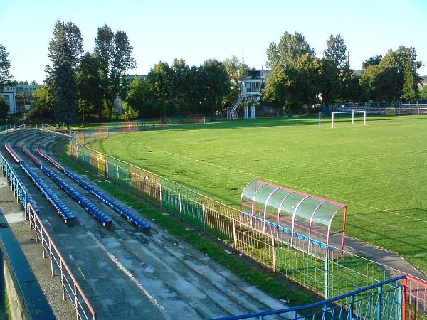 Stadion Raków - السعة والموقع والمباريات