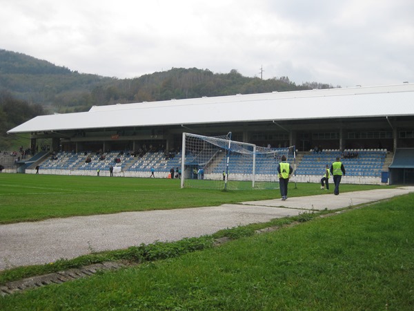 Sân vận động Stadion Pirota