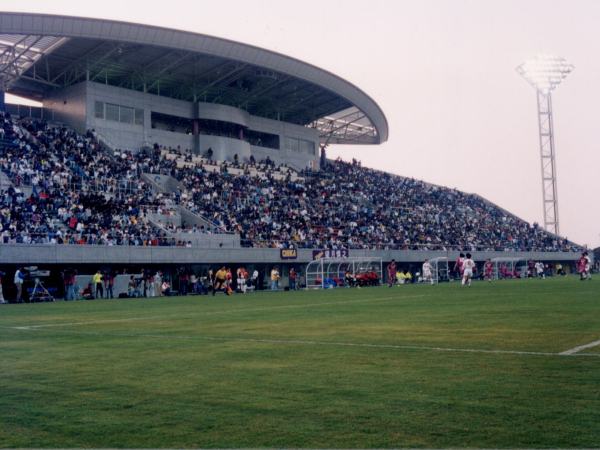 Tottori Bank Bird Stadium - السعة والموقع والمباريات