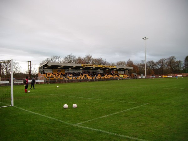 What do you know about Annan Athletic team?