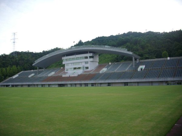 Hiroshima Ball Games Stadium 1 - السعة والموقع والمباريات