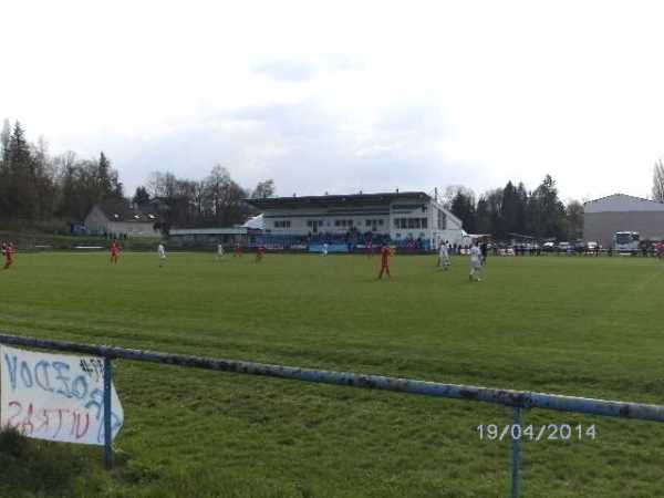 Mestský stadion - السعة والموقع والمباريات