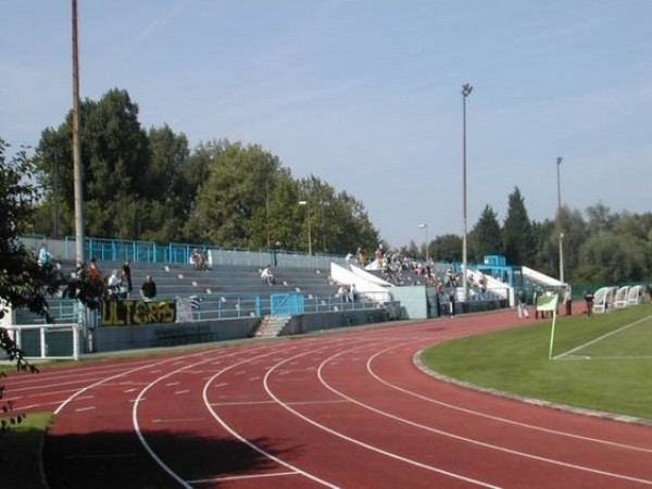 Complexe Sportif de Luchin - السعة والموقع والمباريات