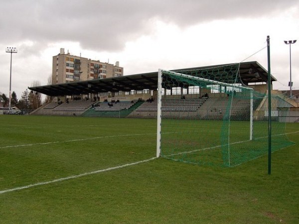 Stade Jean Bouin - السعة والموقع والمباريات