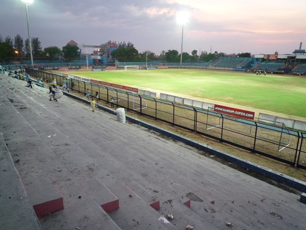 Sân vận động Stadion Surajaya