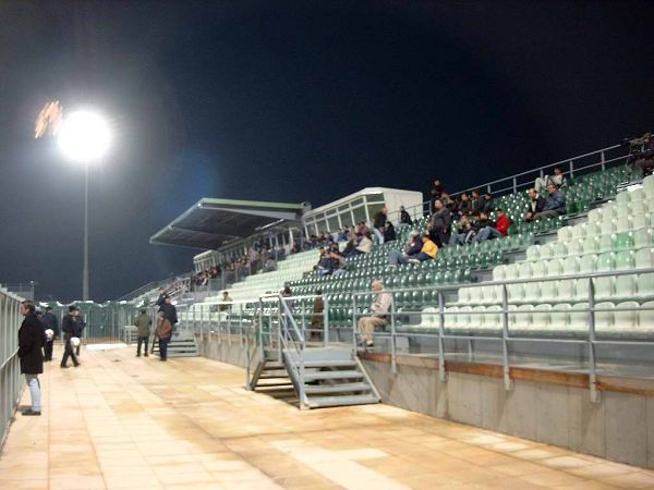 Stadio Georgios Kamaras - السعة والموقع والمباريات